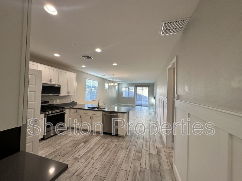 13180 W Cliffrose Rd - Photo 4 of 26