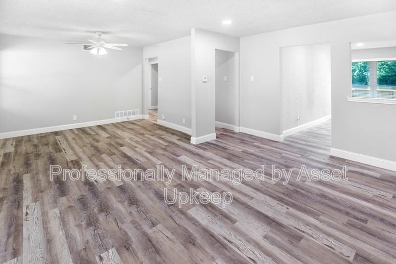 1223 Dumont Dr - Photo 3 of 24