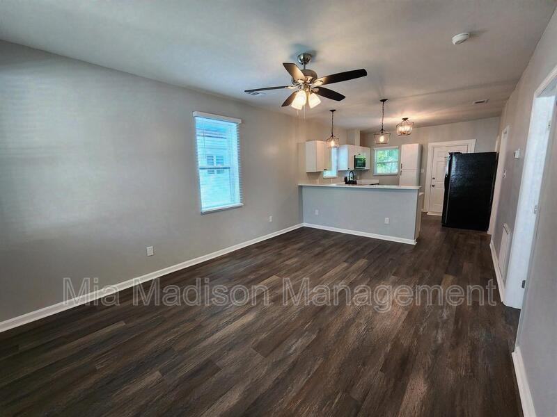 3303 Burroughs St - Photo 2 of 12