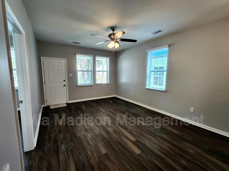 3303 Burroughs St - Photo 5 of 12