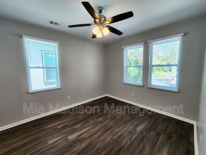 3303 Burroughs St - Photo 6 of 12