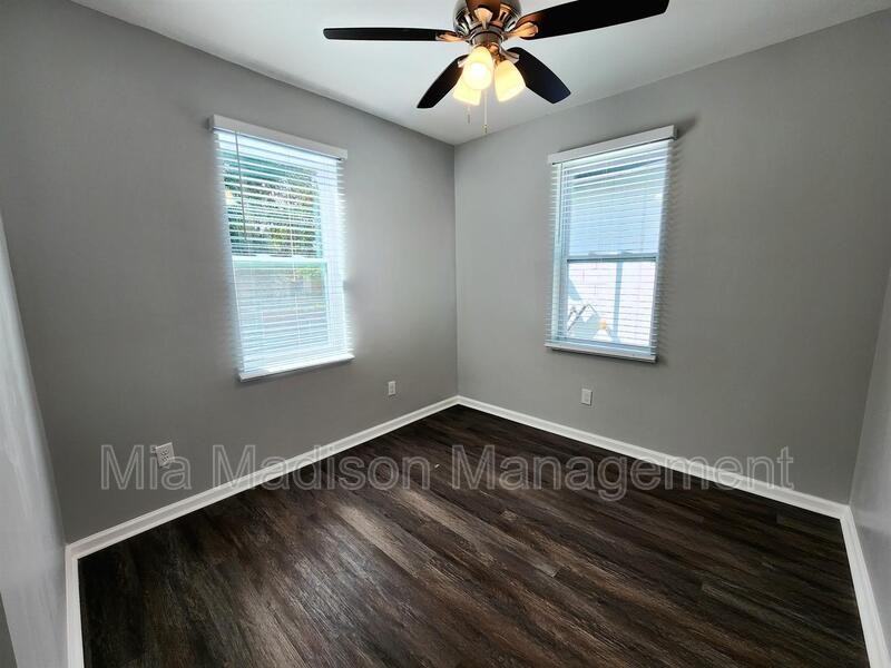 3303 Burroughs St - Photo 7 of 12