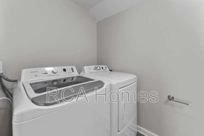 2910 N Kenwood Ave - Photo 4 of 13