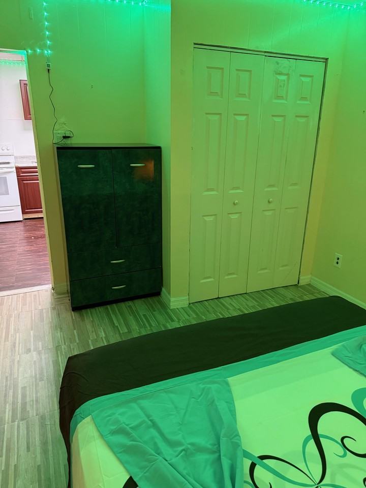 1506 Northwest 17th Street - Photo 3 of 8