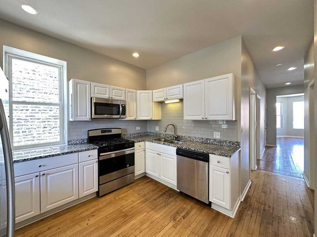 2049 W Fullerton Ave #2 - Photo 3 of 21