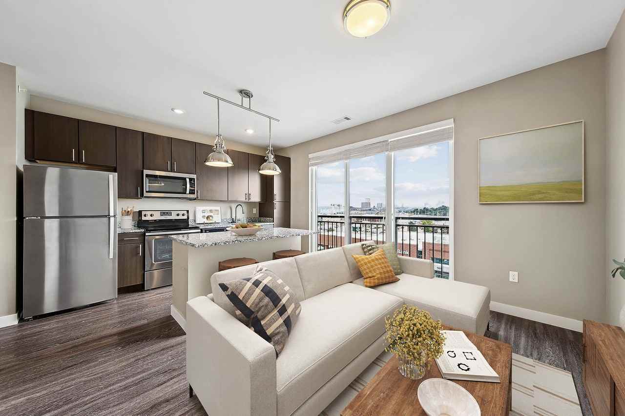 Chroma - Photo 3 of 50