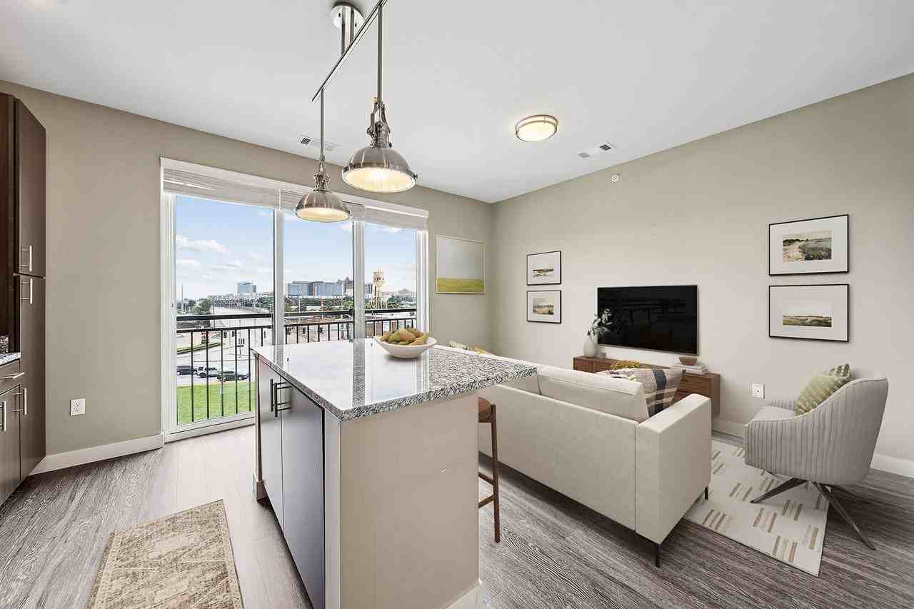 Chroma - Photo 5 of 50