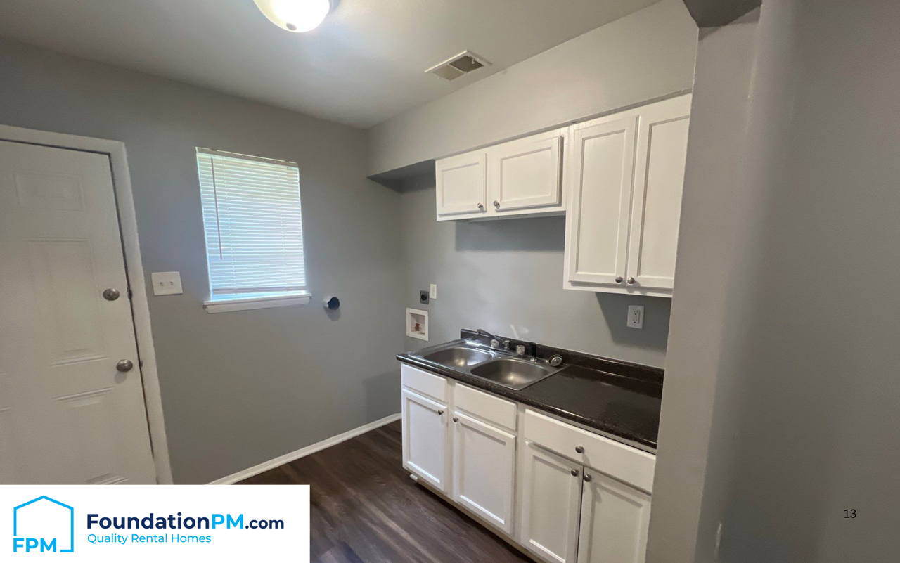 1058 Hudson Street - Photo 3 of 11