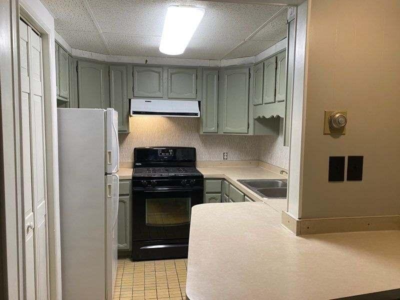 2072 East Roxboro Road Northeast - Photo 4 of 10