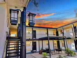 featured image of 410 E 6th St