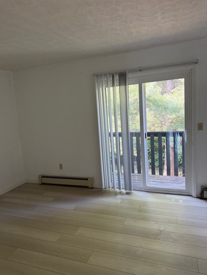 698 Posey Hill St - Photo 2 of 4