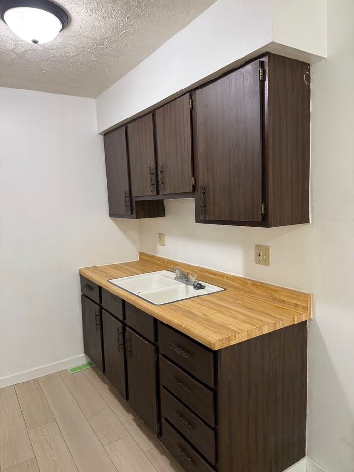 698 Posey Hill St - Photo 4 of 4