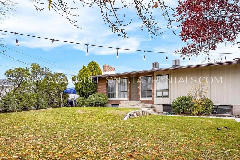 6773 Sw #A - Photo 2 of 22