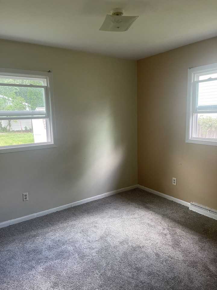 1874 Adelphia Avenue - Photo 6 of 10