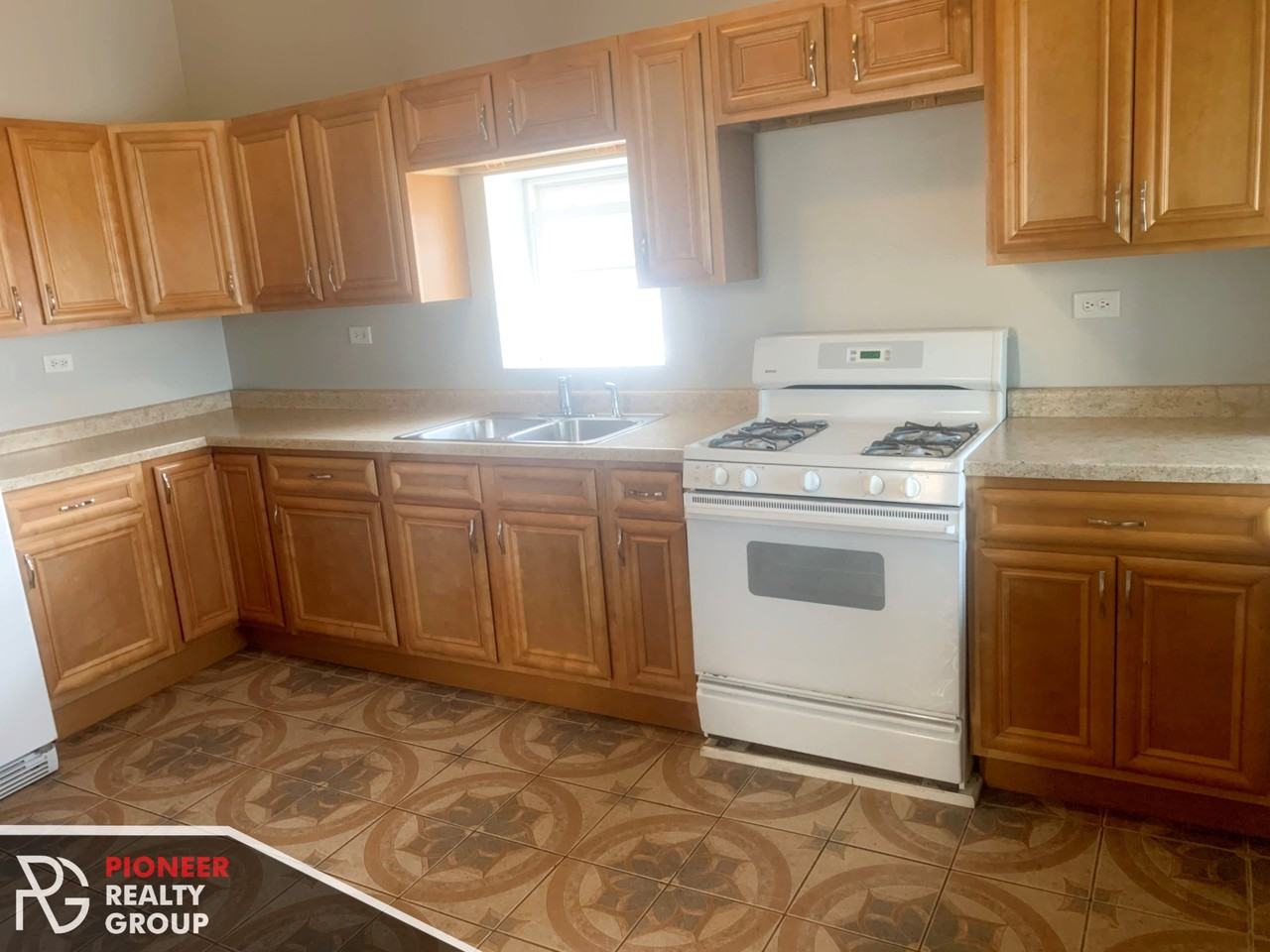 1424 N. Maplewood - Photo 3 of 14