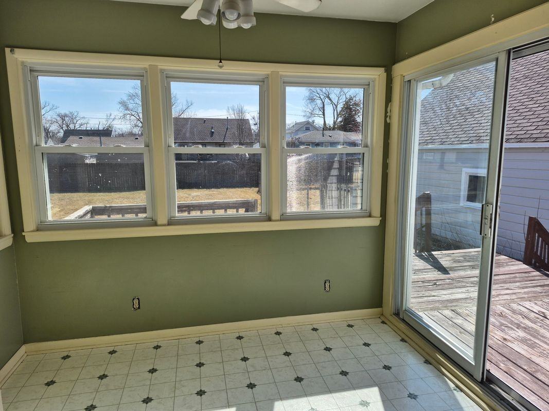 1127 34th Street Northeast - Photo 3 of 4