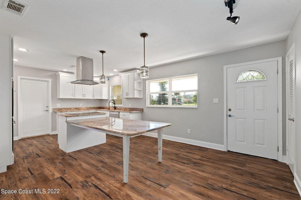 200 Price Ct - Photo 2 of 20