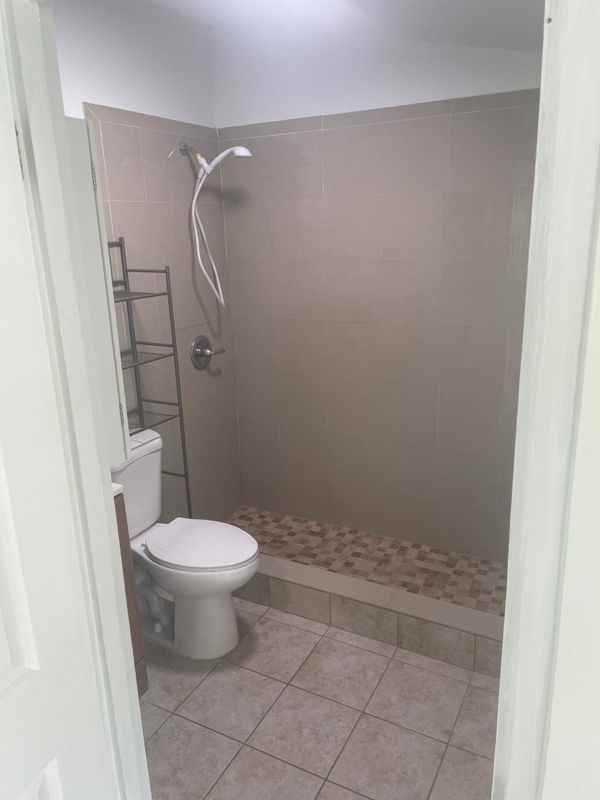 1115 Ne 10th St - Photo 3 of 6