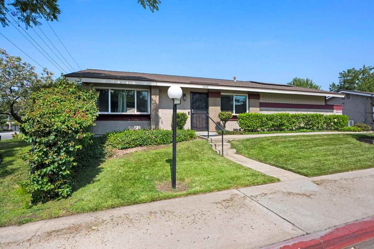 1605 Carmel Cir E - Photo 5 of 48