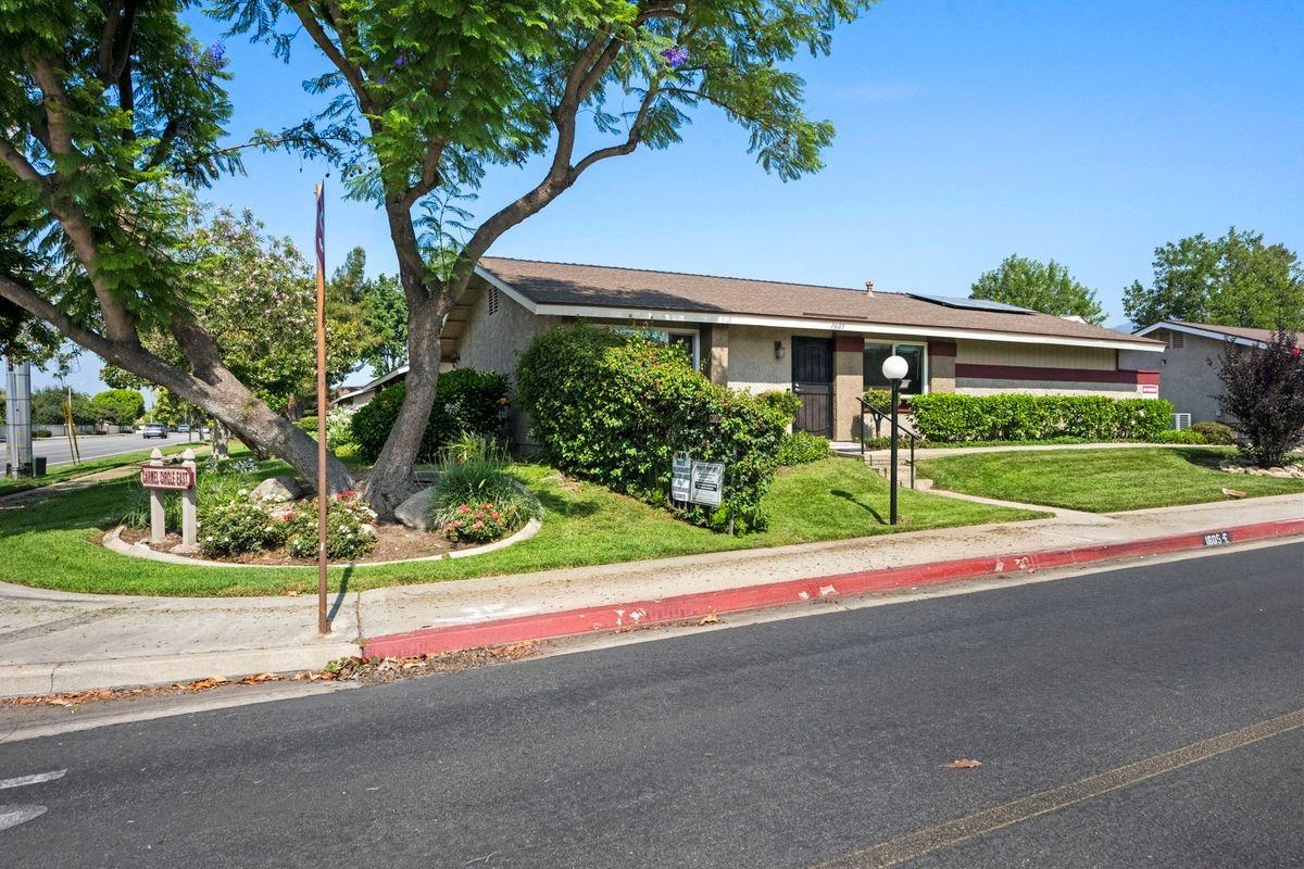 1605 Carmel Cir E - Photo 6 of 48