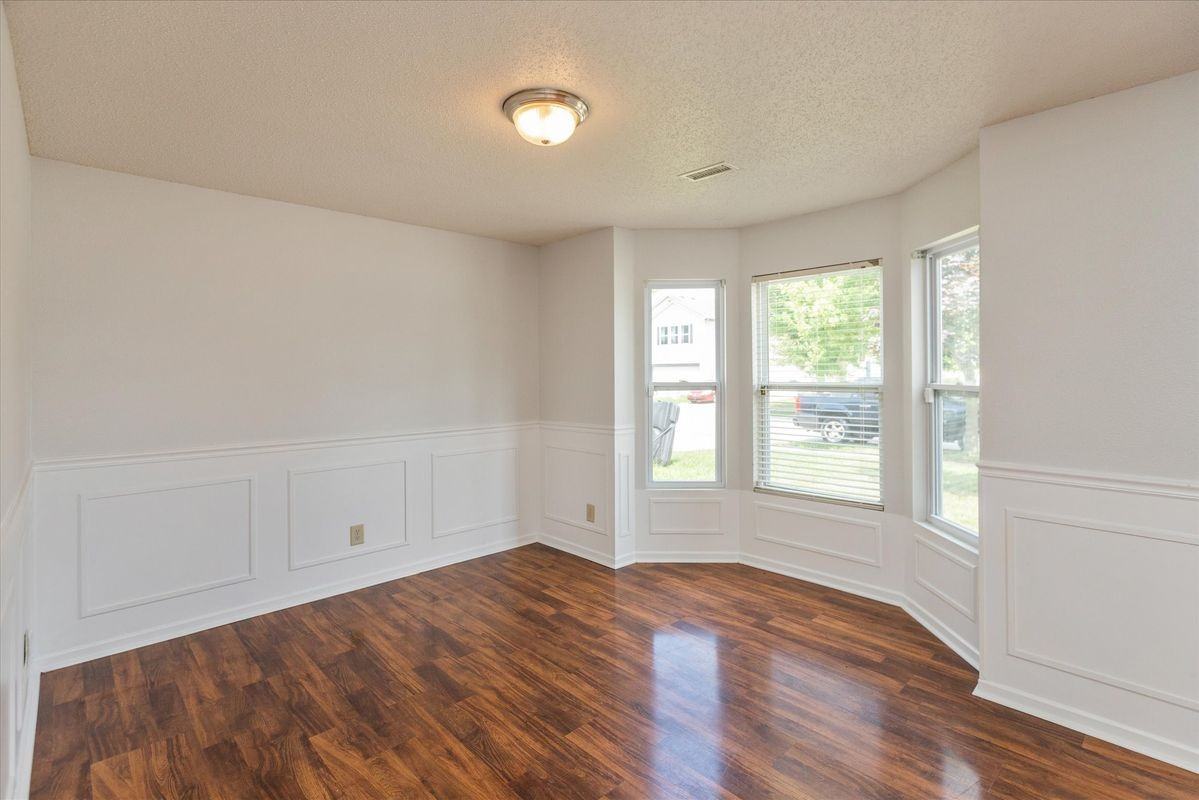 2372 Cedarmill Dr - Photo 2 of 12