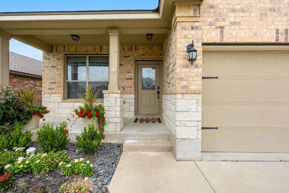 1414 Fawn Lily Dr - Photo 2 of 36
