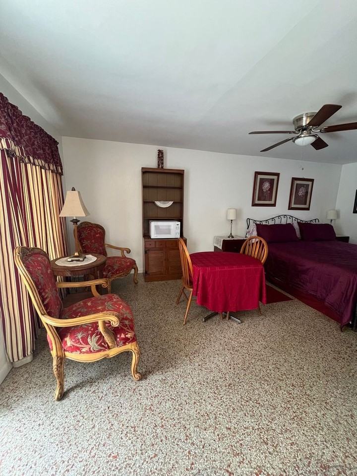 Jensen Beach efficiency with ALL UTILITIES INCLUDED! - Photo 5 of 18