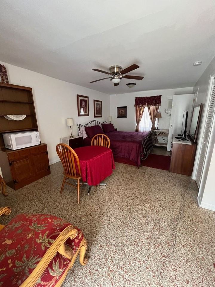 Jensen Beach efficiency with ALL UTILITIES INCLUDED! - Photo 6 of 18