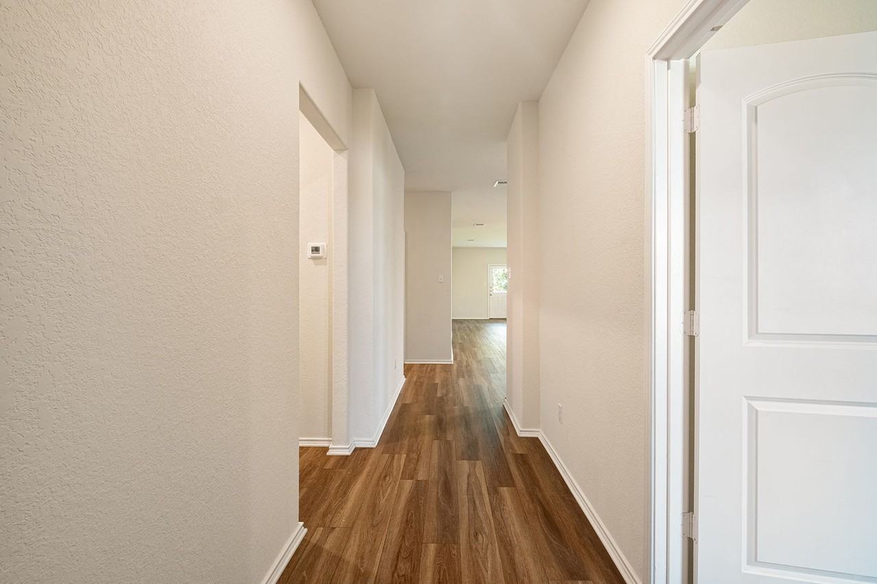 157 Janice - Photo 4 of 25