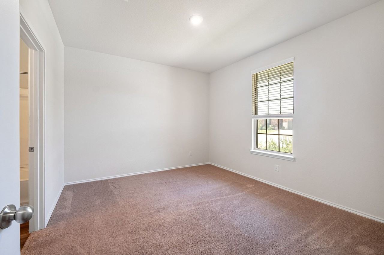 157 Janice - Photo 5 of 25