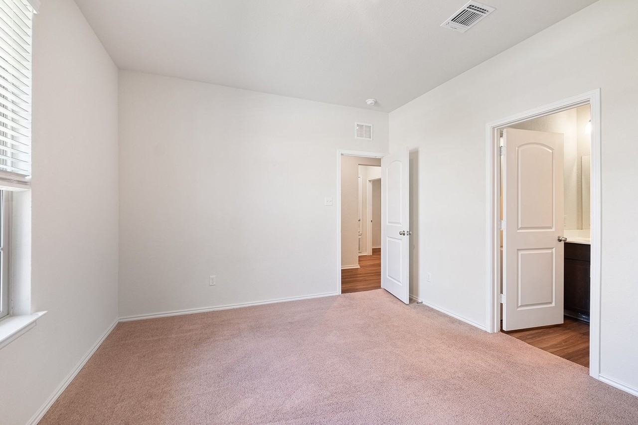 157 Janice - Photo 6 of 25