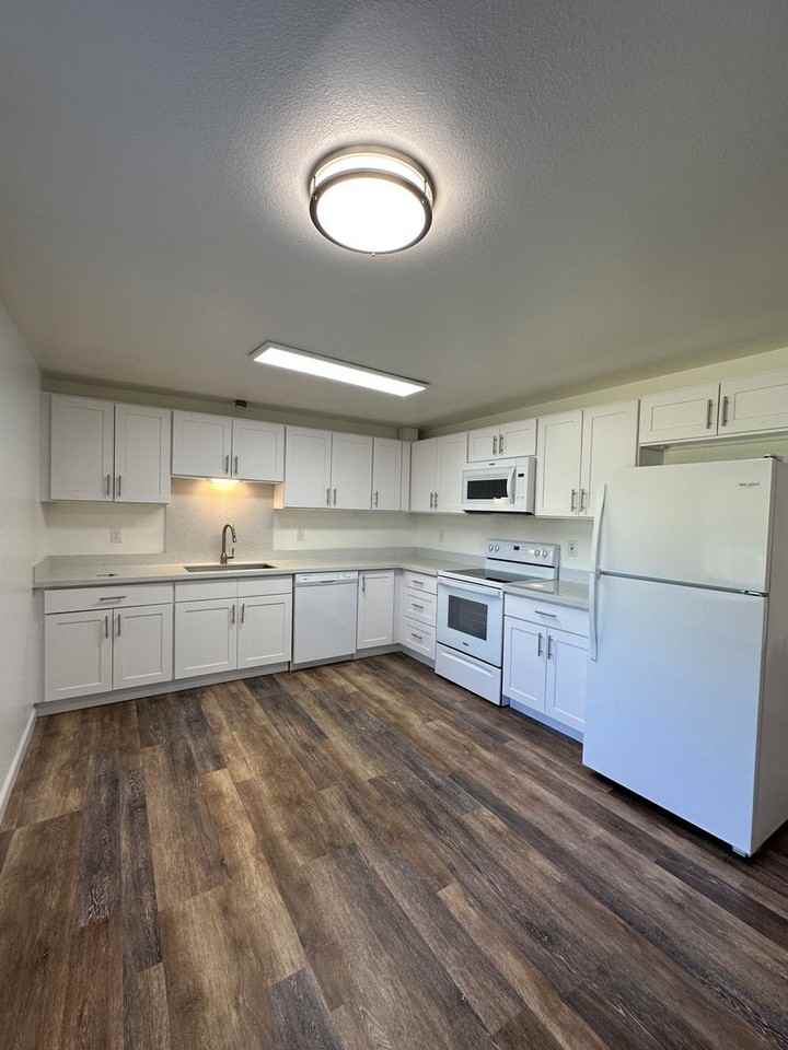 9021 128th Street East - Photo 4 of 13