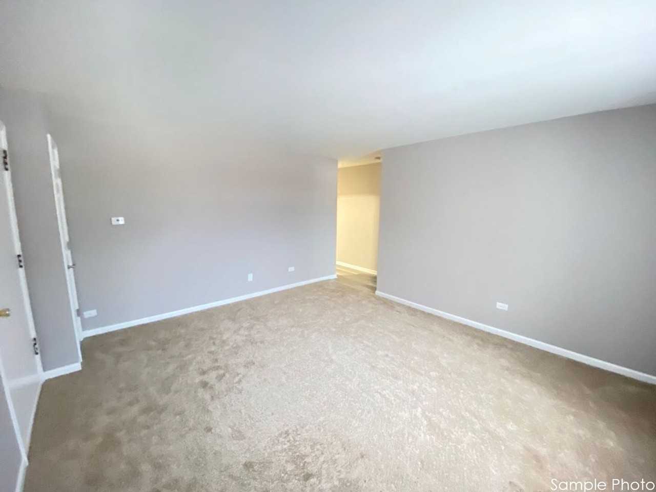 Carriage House Apartments LLC - Photo 4 of 44