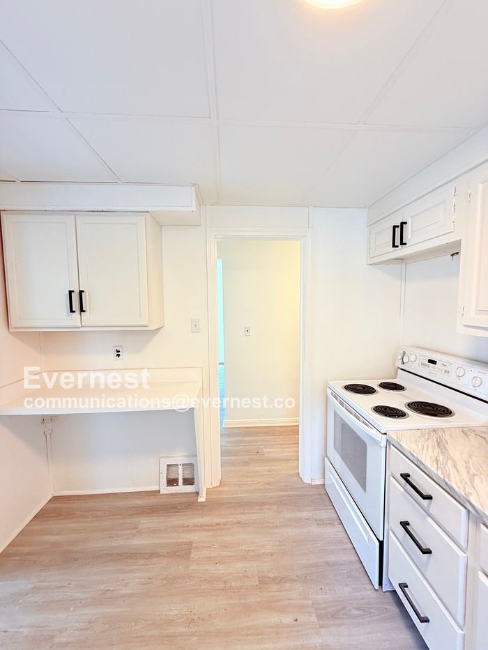 20527 Rosemont Ave - Photo 3 of 23