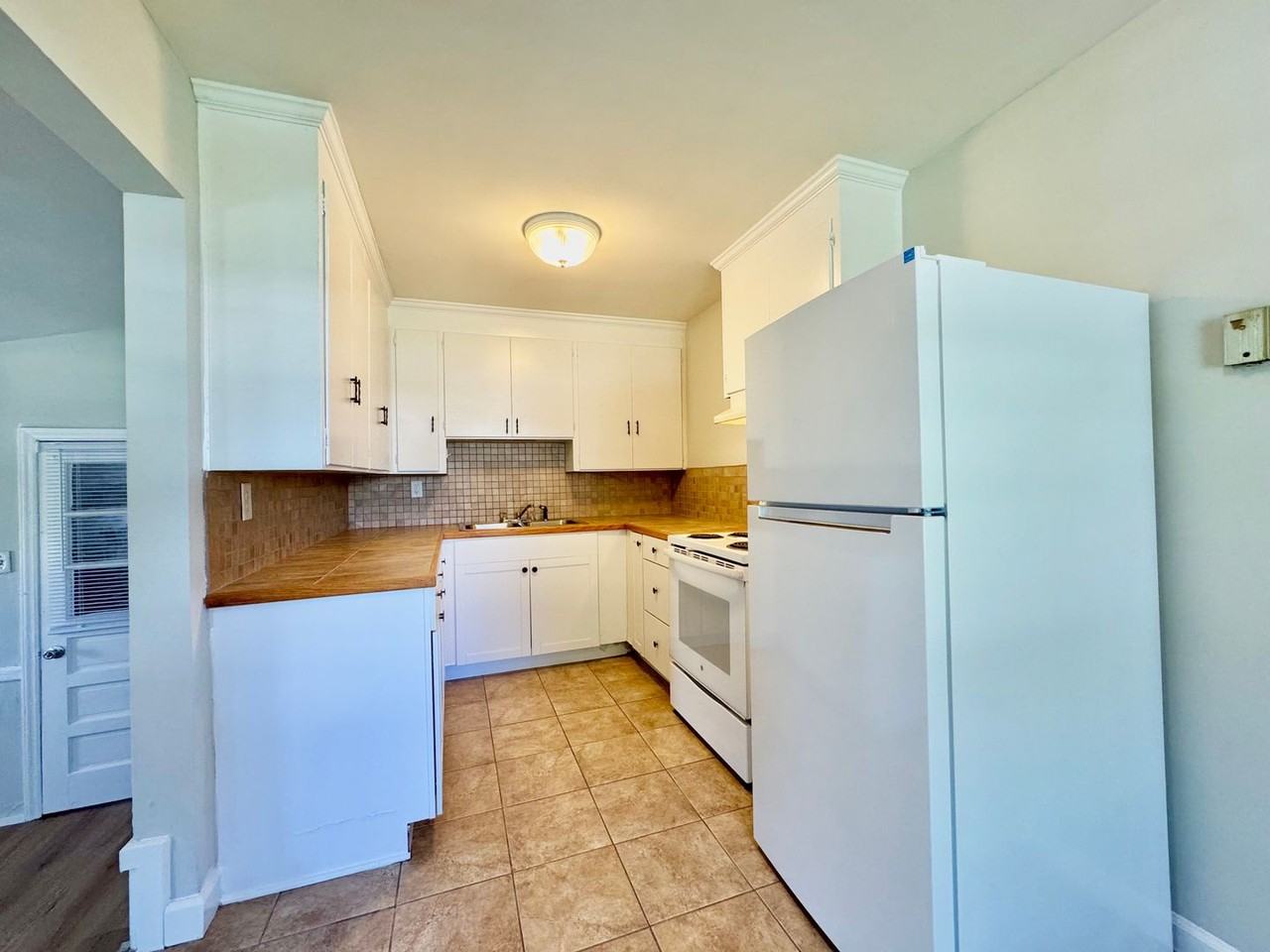 806 Carolina St - Photo 5 of 15