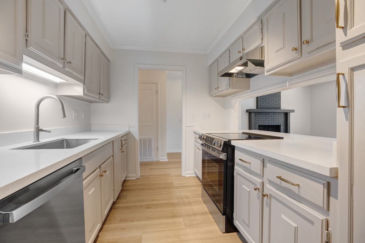 301 Kingston Dr #301 - Photo 2 of 20