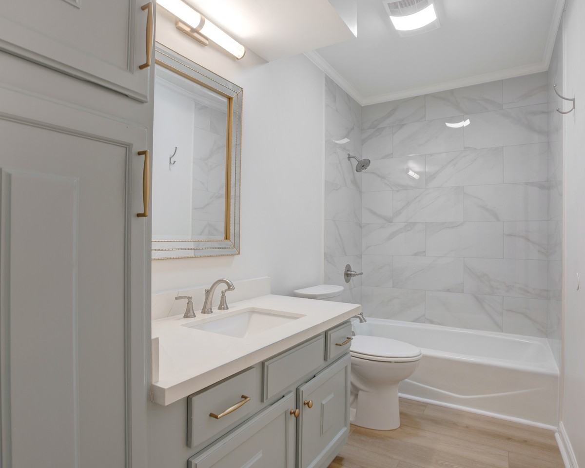 301 Kingston Dr #301 - Photo 3 of 20