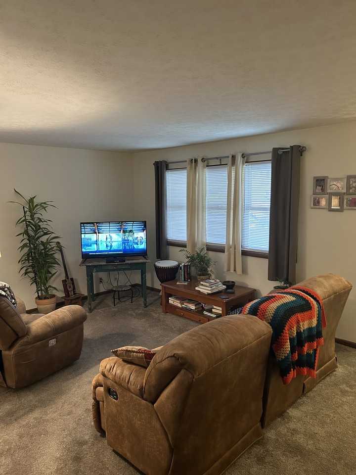 2404 Weaver Dr - Photo 2 of 3