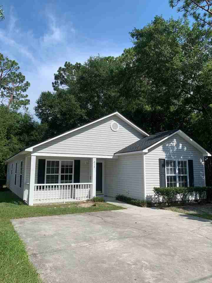 217 Charter Dr - Photo 2 of 21