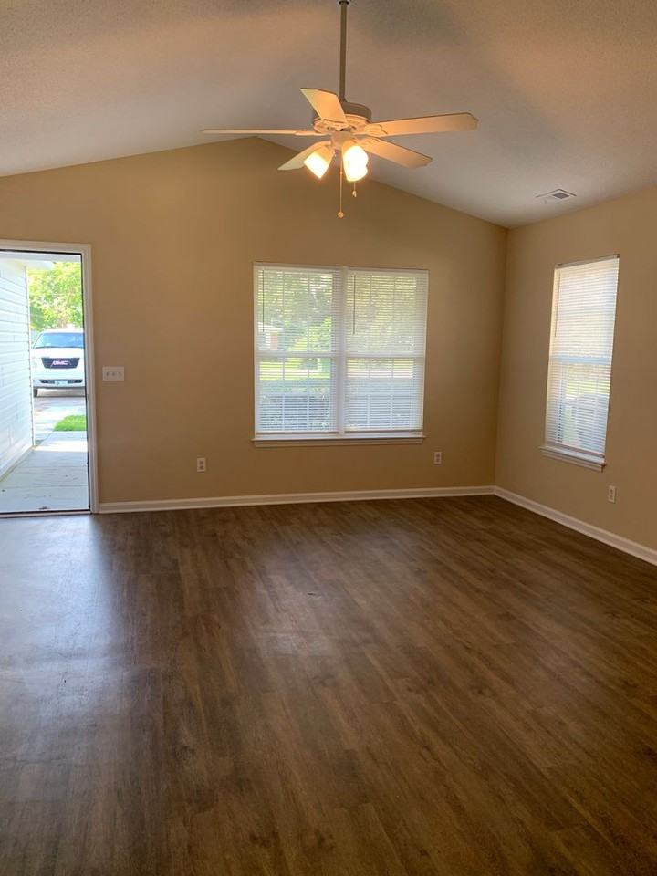 217 Charter Dr - Photo 5 of 21