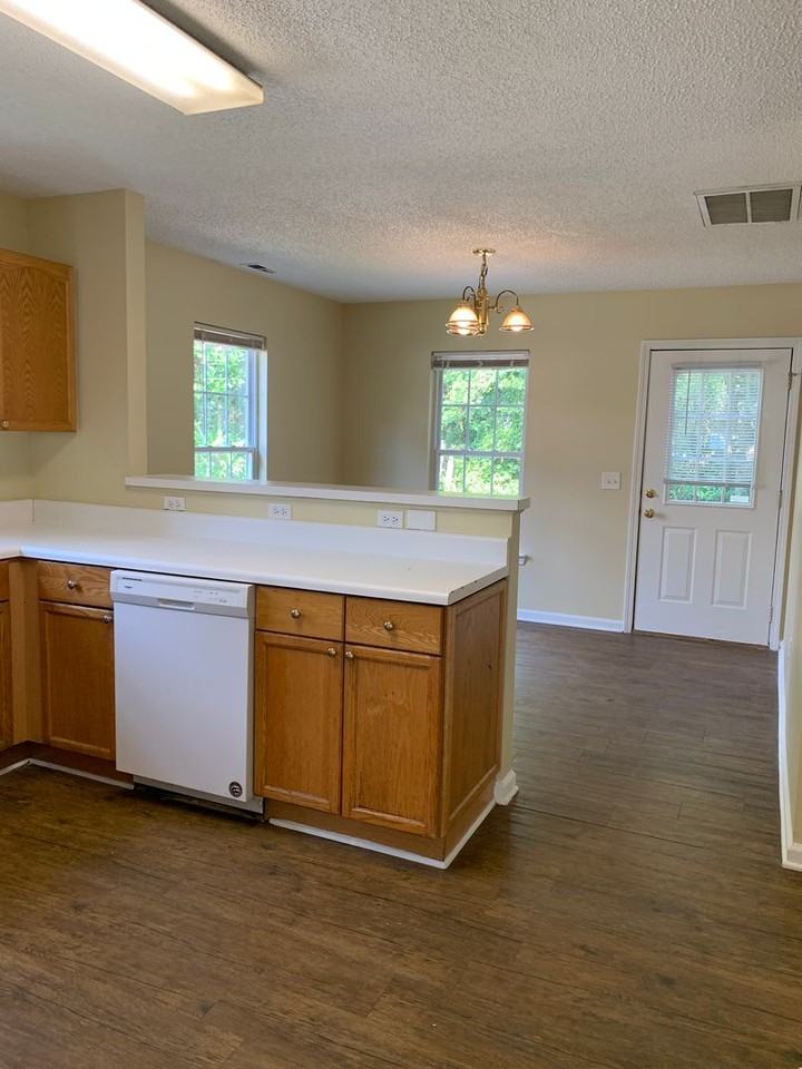 217 Charter Dr - Photo 6 of 21