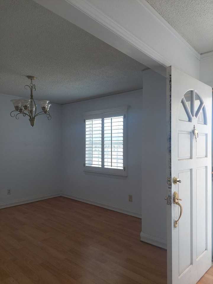 2313 Escarpa Dr - Photo 3 of 19