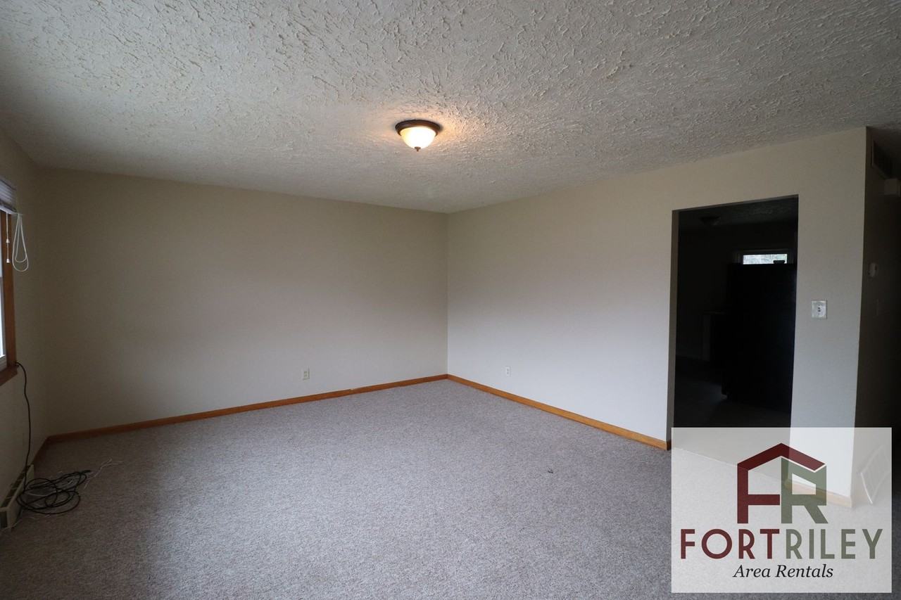 519 Maple St - Photo 4 of 21