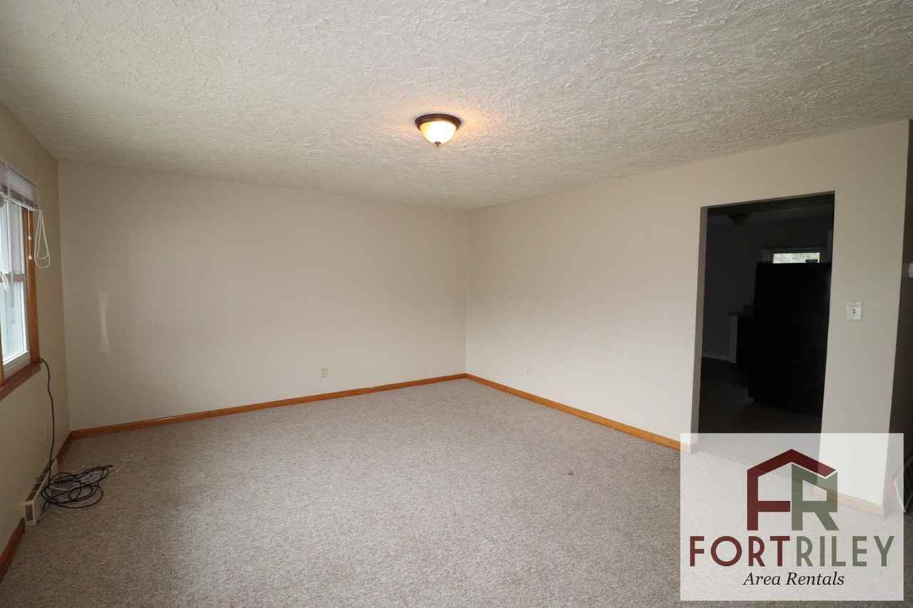 519 Maple St - Photo 5 of 21