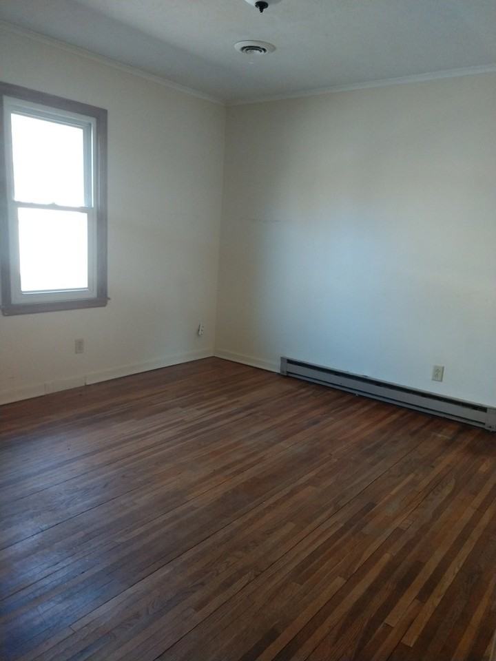 702 Main St - Photo 4 of 11