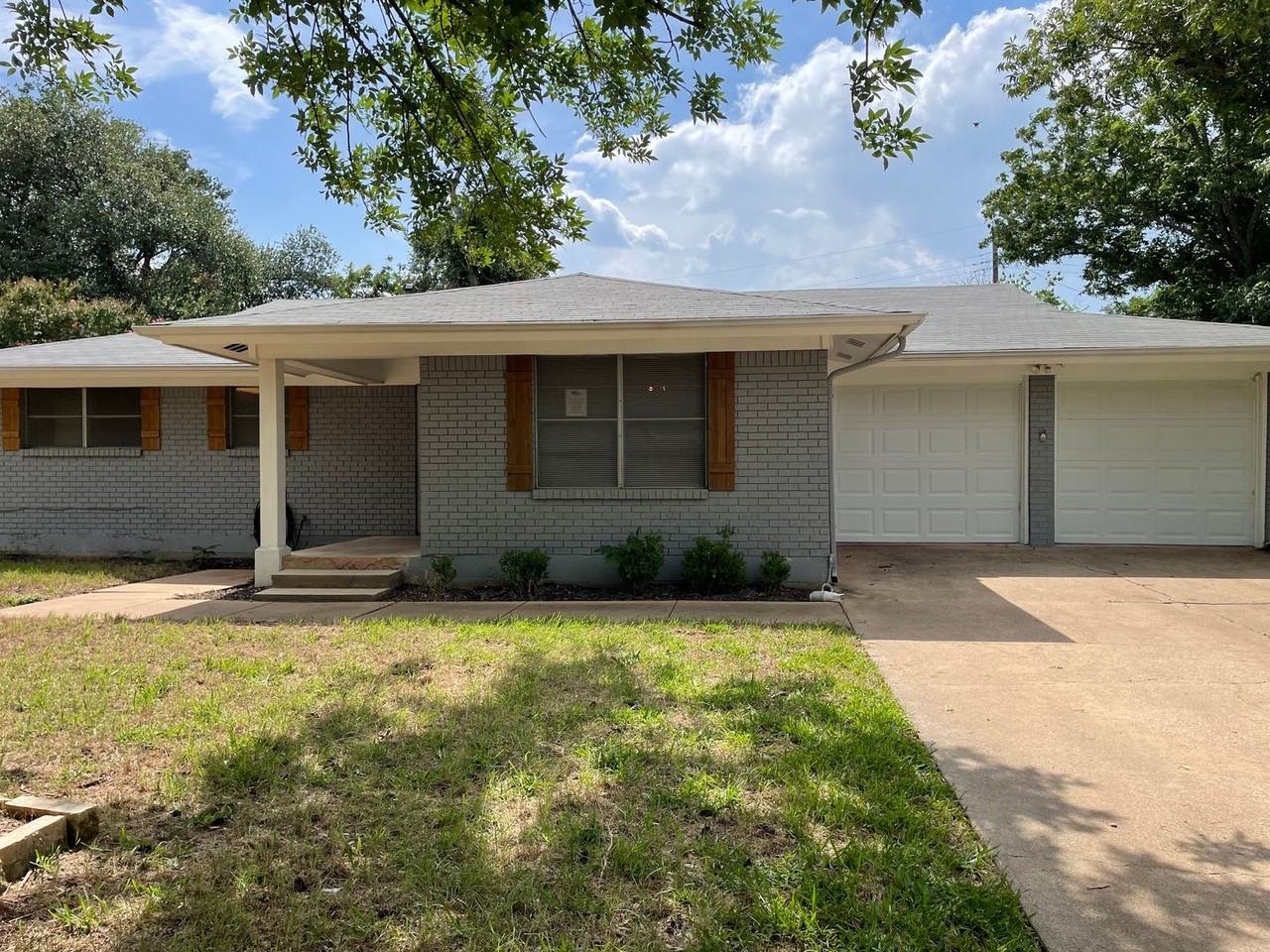 2314 Robin Rd - Photo 2 of 38