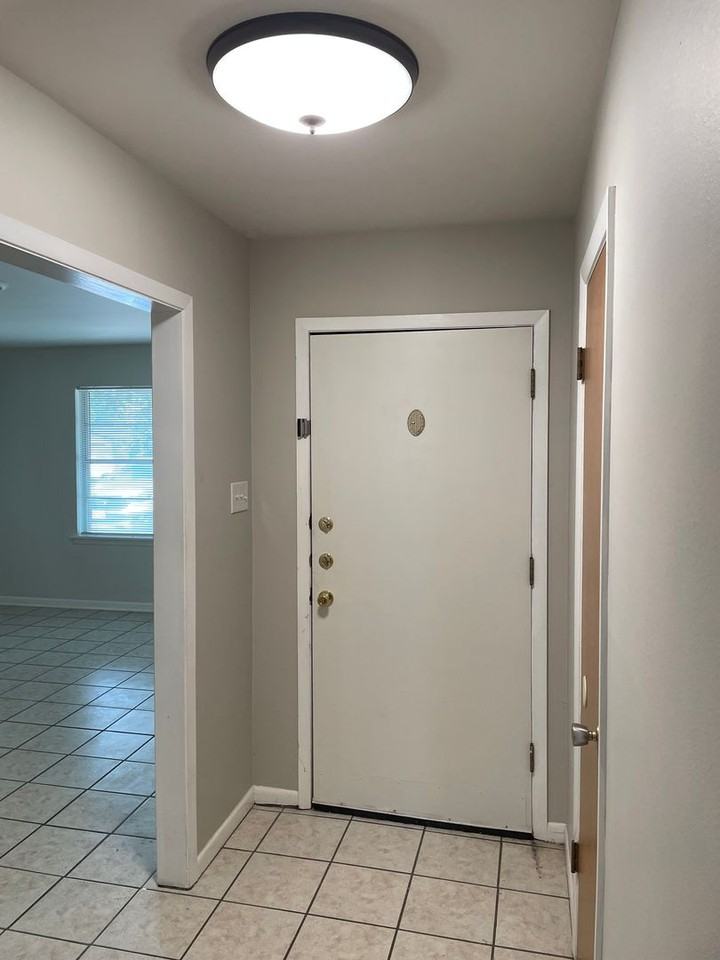 2314 Robin Rd - Photo 4 of 38