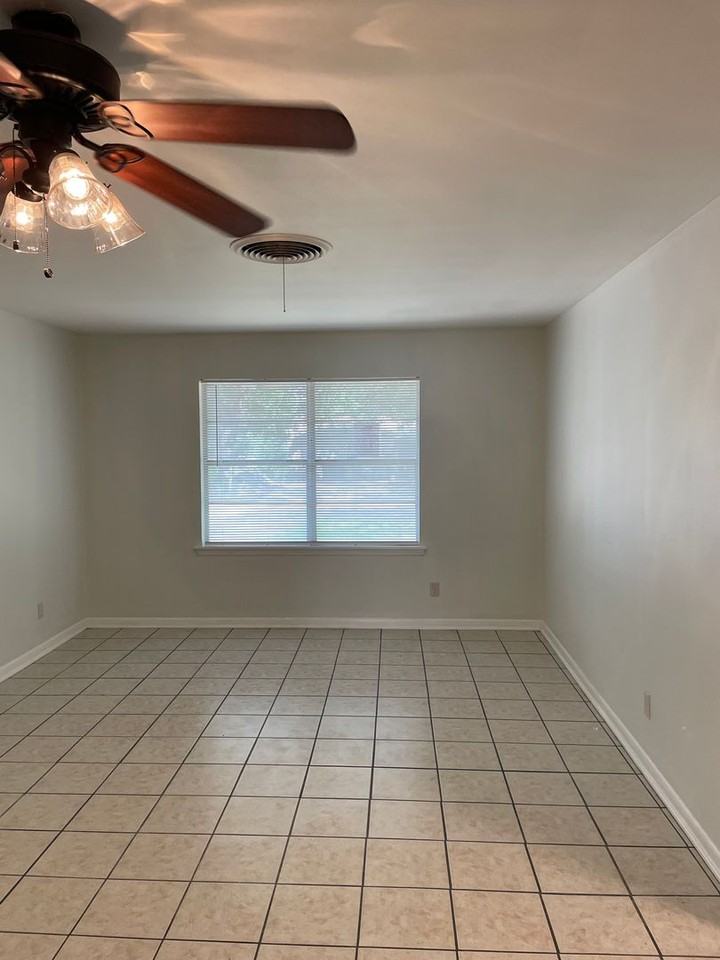 2314 Robin Rd - Photo 5 of 38