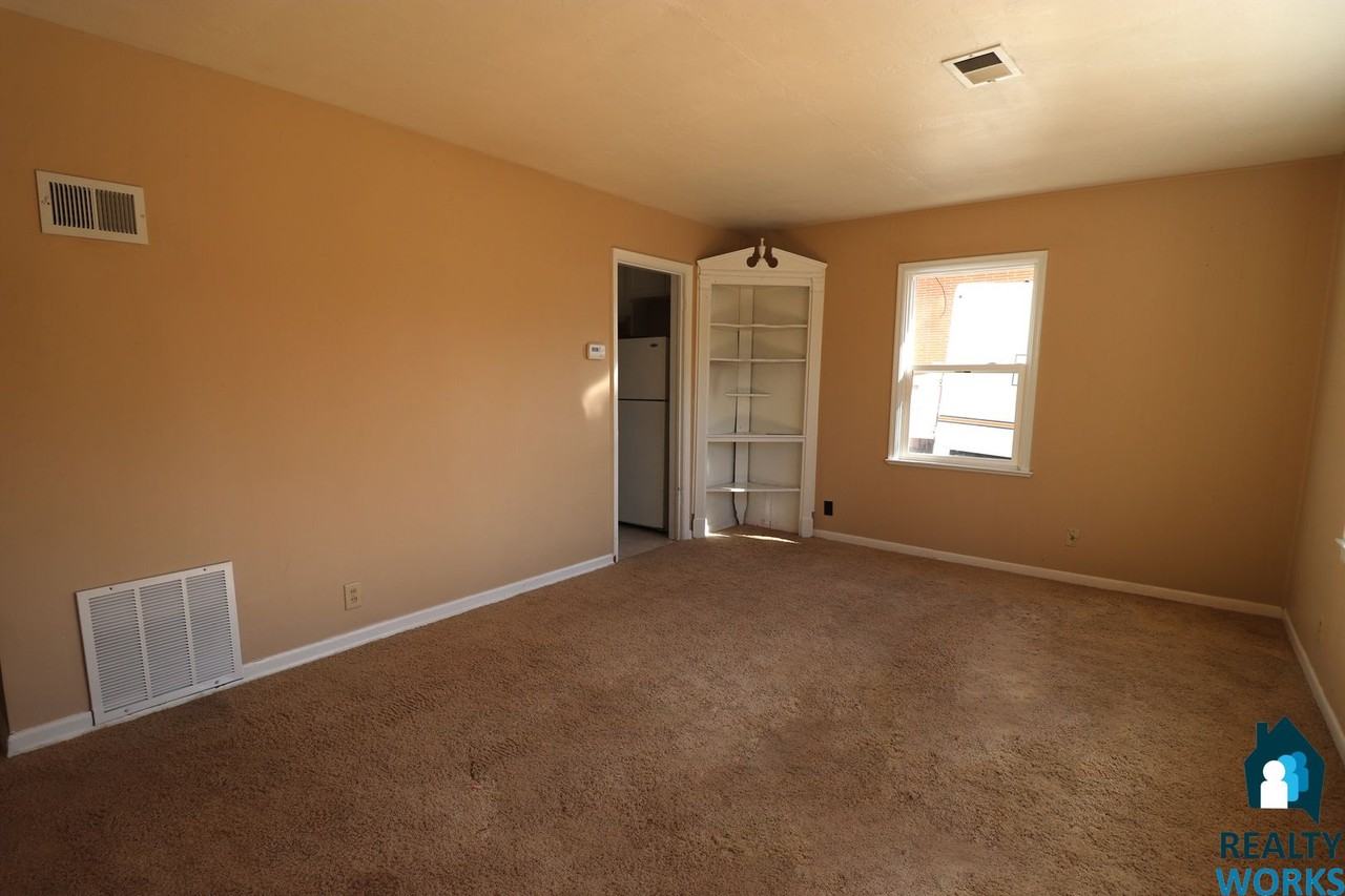 1116 Stillwater Ave - Photo 2 of 11