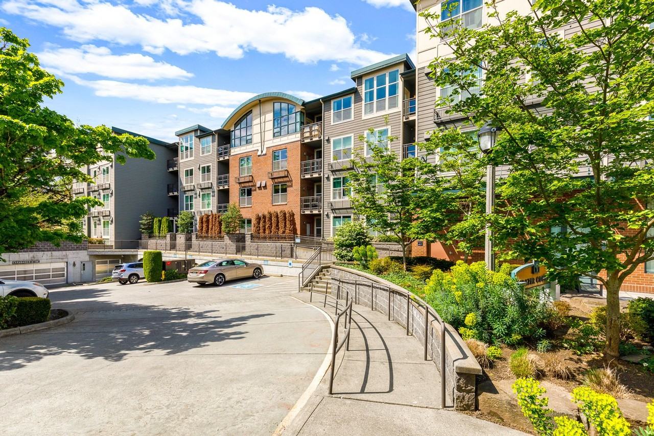 16275 Ne 85th St - Photo 3 of 17